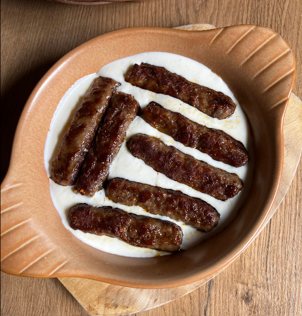 Cevapcici in einer Schale bei Balkan Grill Genti